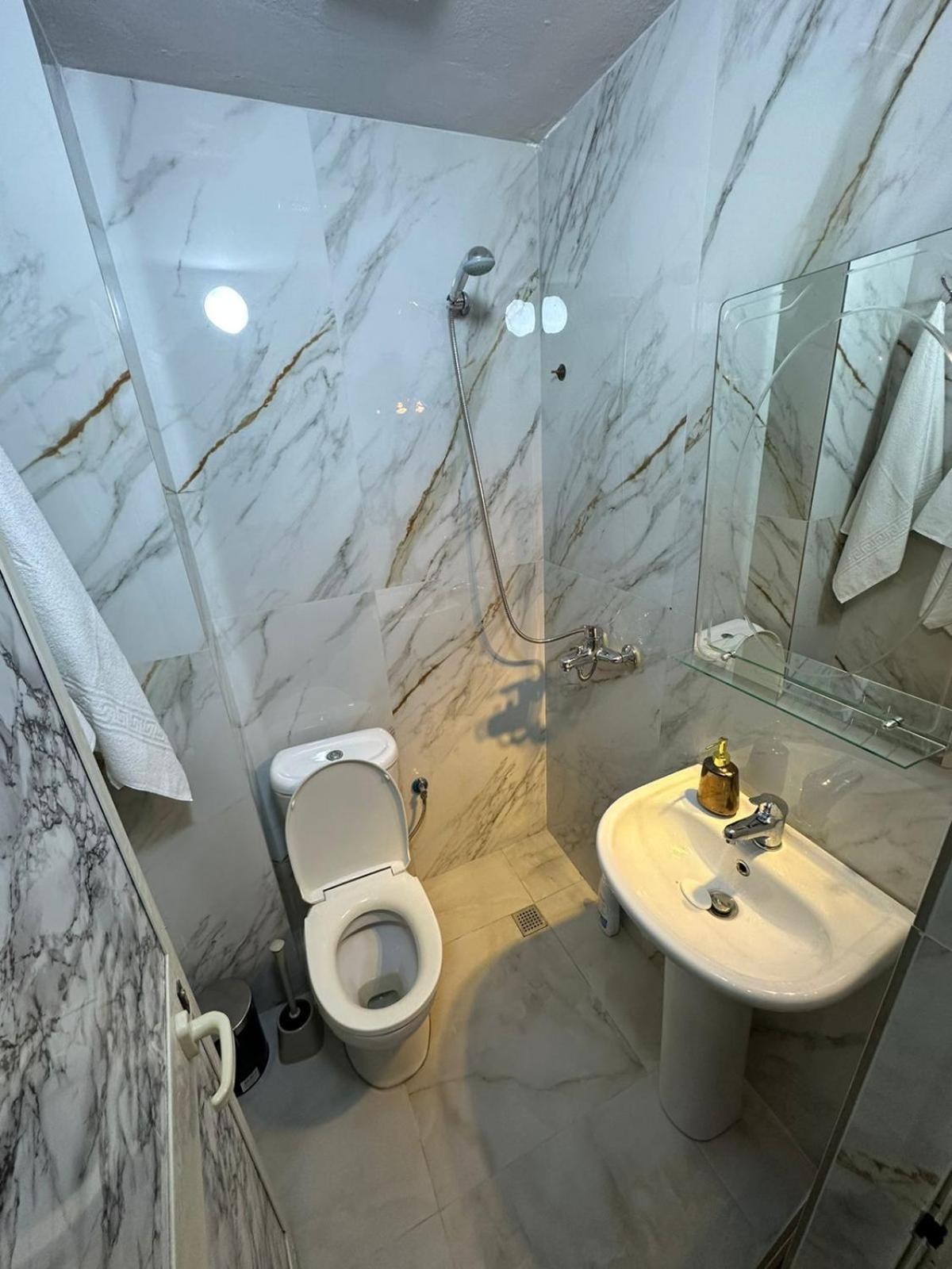 Gex Apartments Тирана Екстериор снимка